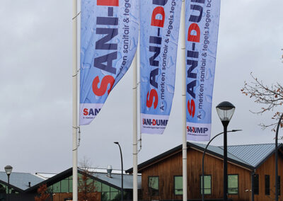 Baniervlaggen Sani Dump