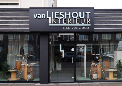 Gevelbelettering van Lieshout front