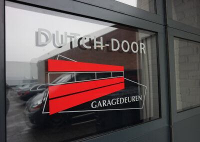 Raambelettering Dutch Door